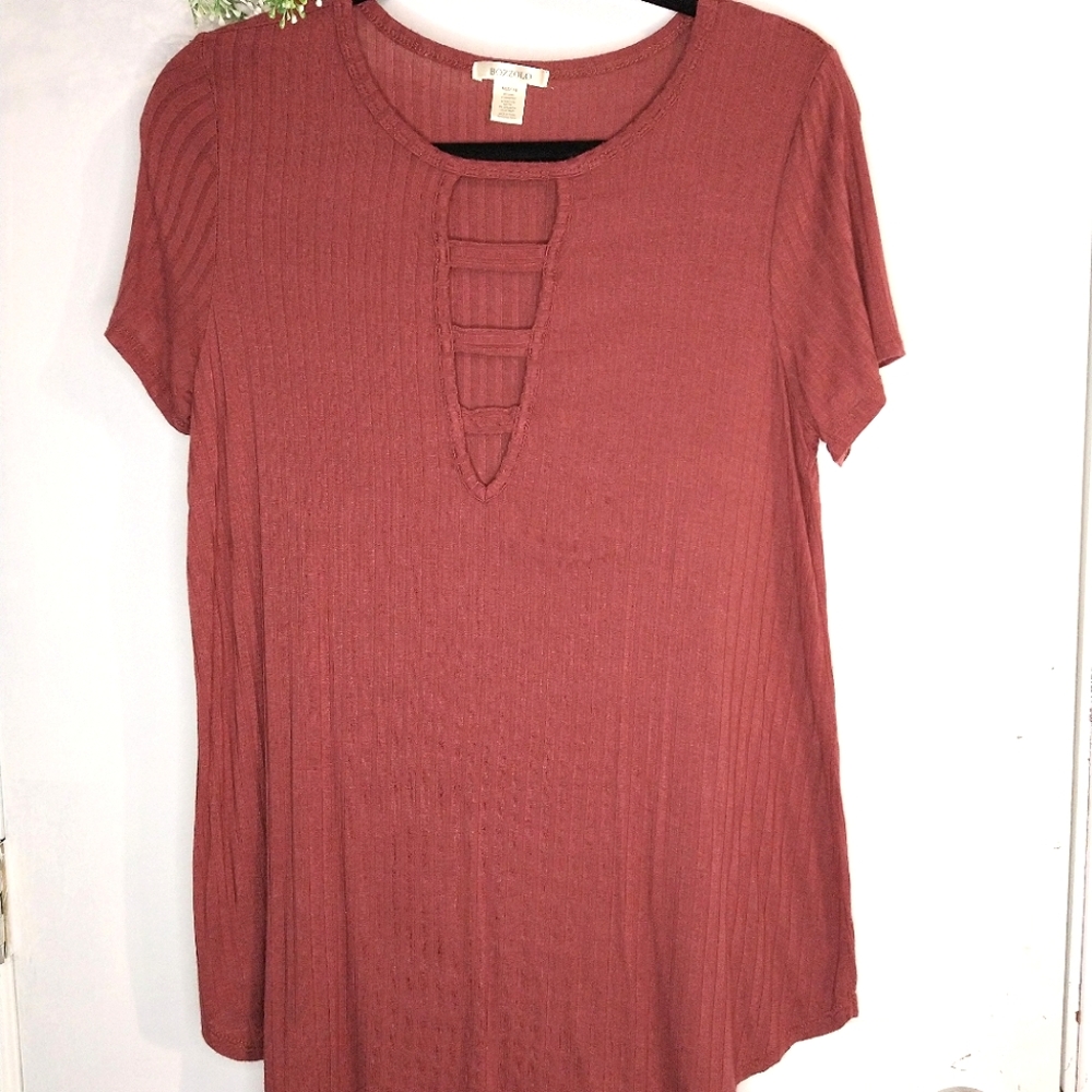 Bozzolo Wine Colored V-neck Cut Out Top